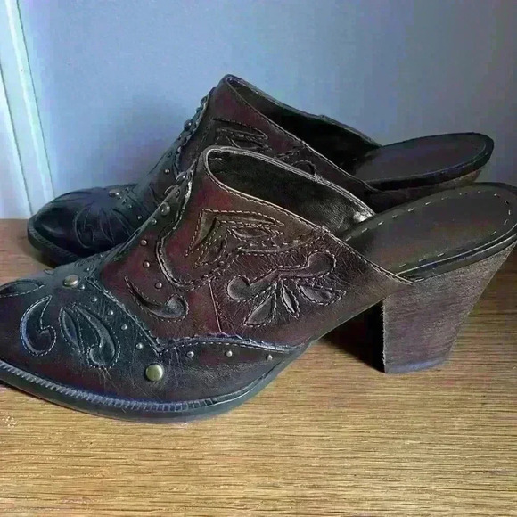 Gianni Bini Western Style Clogs/Shoes - Picture 6 of 10